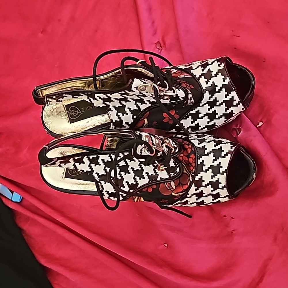Only one once wedges with a heel and a black & white print.